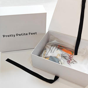 Boîtes d'emballage de vêtements de luxe personnalisées écologiques, en carton blanc mat, pour vêtements, chaussures, boîte magnétique pour coffret cadeau avec ruban - Product Image 2