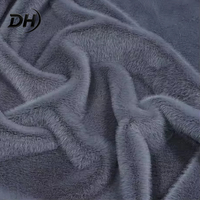 Großhandel Maßgefertigter 100% Polyester Einfarbiger Kurzplüsch Gestrickter Stoff Kunstnerzfell für Bekleidung Heimtextilien Spielzeug