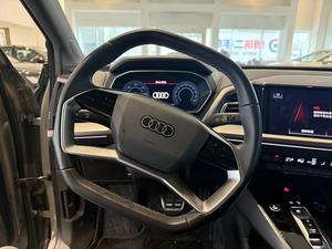 Audi Q4 <span class=keywords><strong>E</strong></span>-tron 40 SUV Elettrico Usato 2024, Versione Premium <span class=keywords><strong>a</strong></span> Lunga Autonomia, Pronto per l'Esportazione, Grigio su Nero - Product Image 3