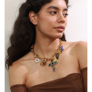 जिनयू 2250 स्टेटमेंट कम मोक ट्रेंडी स्टेनलेस स्टील हार सोने की प्लेटेड रंगीन क्रॉस पेंडर हार - Product Image 4