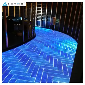 工場広告屋内屋外P2.9 P3.9 P4.8 P6.2 LED3Dカラーダンスフロアディスプレイ画面