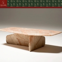 Table basse de salon de luxe GOLDKING en marbre rose beige veiné poli, découpe sur mesure pour la décoration intérieure moderne
