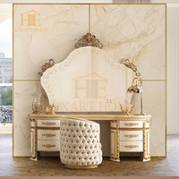 Ensemble de meubles de chambre à coucher de luxe à Foshan, Guangzhou, lit king size rococo doré de luxe sculpté sur bois