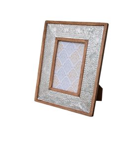 Cadre photo en bois de finition lisse de luxe support en fer de conception sans décoloration pour afficher des impressions artistiques préservant chéri - Product Image 1