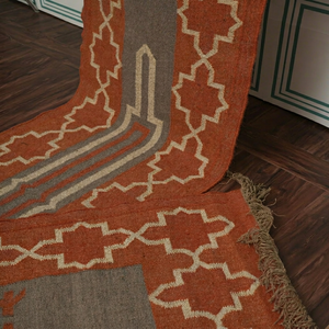 Tapis de salon marocain géométrique Kilim fait main, rectangulaire, en laine et acrylique, à poils moyens, avec envers antidérapant en latex, écologique - Product Image 1
