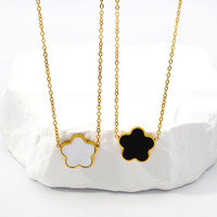 Parure de Bijoux en Acier Inoxydable Étanche Plaqué Or 18 Carats, Ensemble Collier Fleur Trèfle à Cinq Feuilles Boucles d'Oreilles et Ras-de-Cou pour Cadeau, Vente en Gros