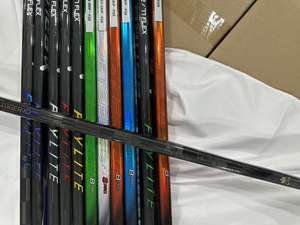 2025 नई मोल्ड उच्च गुणवत्ता वाली फ्लाइट वजन कार्बन आइस हॉकी स्टिक स्टिक - Product Image 2