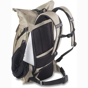 Muestra gratuita de mochila de viaje enrollable y elegante para hombre y mujer, hecha de materiales reciclados de PET. - Product Image 6