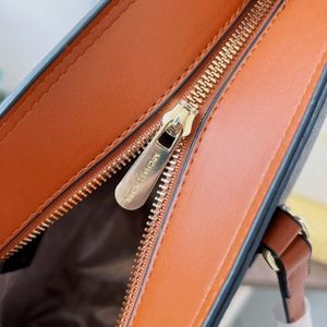 2024新款m品牌女式斜跨单肩手提袋畅销时尚PU材质多功能跨界设计 - Product Image 3