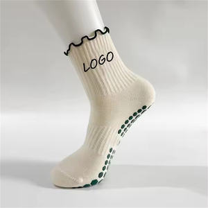 Chaussettes de sport antidérapantes pour femmes, avec broderie florale et volants, pour le fitness, le pilates, courtes, jeunes, originales, OEM, monogramme - Product Image 3