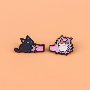 Pin Logam Grosir Motif Kartun Kucing & Ikan, Bros Kreatif Cetak UV Logam, Pin Pasangan Hewan untuk Pakaian, Tas & Ransel - Product Image 3