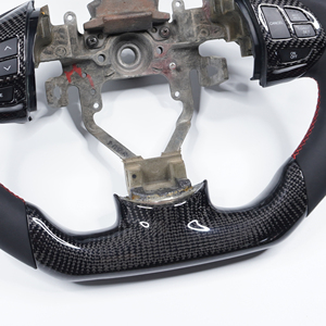 Volants personnalisés en fibre de carbone pour Pajero Montero / Carbone brillant avec cuir lisse - Product Image 3