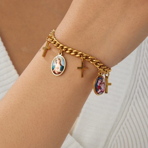 Fashionable Retro Gold Plated Oval Portrait Charm Bracelet Stainless Steel Chain Cross Pendant Unisex Jewelry Gift - Product Image 2
