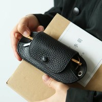 Porte-clés tendance en cuir véritable, design minimaliste à suspendre au cou, pochette multifonctionnelle pour clés, portefeuille pour les voyages en plein air