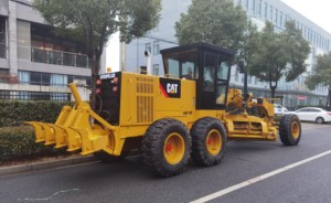 Niveleuse à moteur Caterpillar CAT 140H d'occasion, 4 roues motrices, moteur CAT d'origine, bon état de marche - Product Image 5