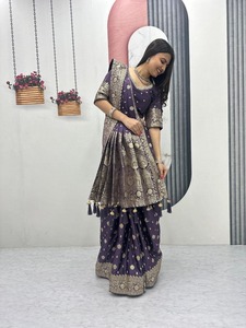 Sari en soie pure, best-seller, avec élégante broderie Zari, idéal pour les mariages et les occasions traditionnelles, disponible à la vente. - Product Image 4