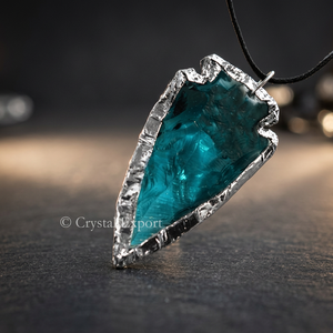 Colgante de Punta de Flecha de Malaquita, Gema Natural Teal de Forma Irregular, Pulido, Bañado en Plata, Hecho a Mano, para la Creación de Collares - Product Image 3