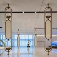 Grille décorative en aluminium usinée par EDM et CNC pour cloisonnement artistique, idéale pour les halls d'accueil modernes et les murs intérieurs de bureaux, OEM/ODM
