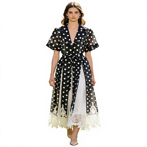 Robe midi élégante en mousseline de soie à pois noirs et blancs avec ourlet en dentelle, ceinture enveloppante, col en V, manches courtes, coupe ample, robe pour femmes été/printemps - Product Image 2