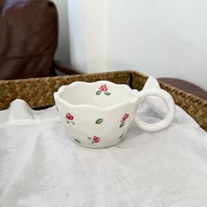 Ensemble de tasse à café et soucoupe en céramique faite à la main de style coréen avec un design frais et mignon de fleurs et de papillons, assiette à dessert - Product Image 5