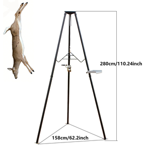 Système de levage et de préparation de gibier portable sur trépied pour la chasse, levage manuel, écorchage et traitement du gibier - Product Image 1
