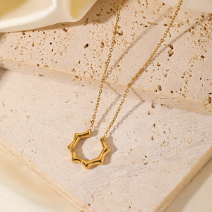 Nouvelle arrivée Collier pendentif cœur en acier inoxydable 18 carats plaqué or Bijoux tendance à la mode pour diamant <span class=keywords><strong>perle</strong></span> <span class=keywords><strong>d</strong></span>'émeraude - Product Image 4