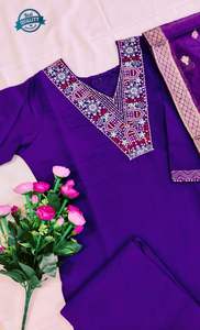 Ensemble de costume traditionnel pour femme, couleur violette, nouvelle collection, broderie de qualité supérieure, travail manuel Jari, coupe droite, pour les occasions spéciales - Product Image 3