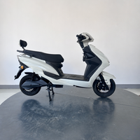 Scooter électrique pour adultes certifié DOT, homologué pour la route, moteur 2000W, batterie amovible 60V 20Ah, design moderne blanc, moto électrique