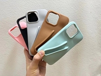 2024 nouvelle coutume avec étui de téléphone brillant à lèvres en silicone