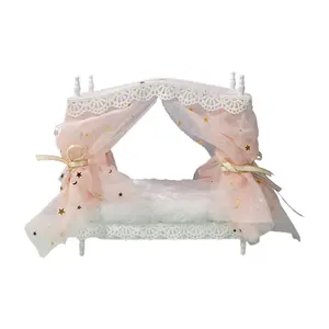 1:12 मॉडल राजकुमारी बिस्तर बेडरूम फर्नीचर लकड़ी के एकल बिस्तर माइक्रो परिदृश्य गुड़ियाघर सजावट गेंद संयुक्त गुड़िया गौण