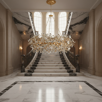 Lustre en cristal de luxe, design couronne, avec éléments en forme de branche d'arbre, guirlande décorative et pendentifs floraux en cristal, pour hall d'hôtel et villa duplex