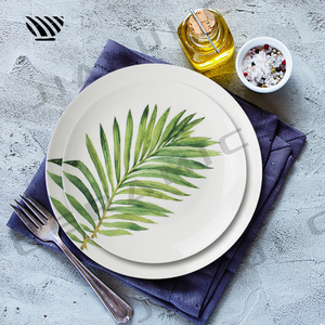 Collection d'assiettes en porcelaine imprimées <span class=keywords><strong>aquarelle</strong></span> de <span class=keywords><strong>feuille</strong></span> de <span class=keywords><strong>palmier</strong></span> vibrante avec détails de verdure tropicale - Product Image 1