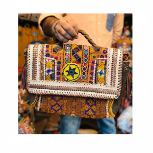 Sac Banjara en cuir véritable pour femme pochette sac à bandoulière de soirée avec motif enveloppe pour les mariages-Guru Kirpa Export House - Product Image 1