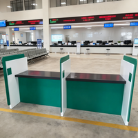 Comptoir de service public moderne et personnalisé en MDF, éco-responsable et durable, pour banque, hall financier et réception
