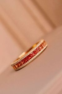 Bracelet jonc tennis Xinfly en or jaune 18 carats avec saphir rose taille princesse et diamants - Product Image 4