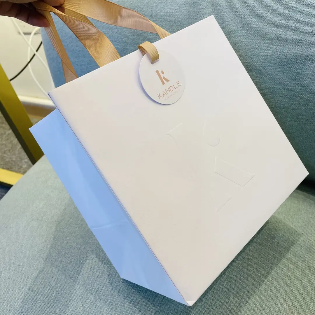Bolsa de papel Kraft para embalaje de joyería, logotipo impreso personalizado, con asas de cinta, papel de regalo rosa, lámina dorada