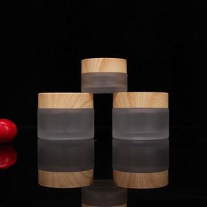 Pot en verre cosmétique givré avec couvercle en bambou écologique et bouchon à vis pour crème contour des yeux, crème et lotion pour soins de la peau - Product Image 1