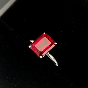 Bague de fiançailles en or 18 carats avec rubis de laboratoire rouge sang de pigeon, sertie griffes, bijoux fins de mariage - Product Image 2