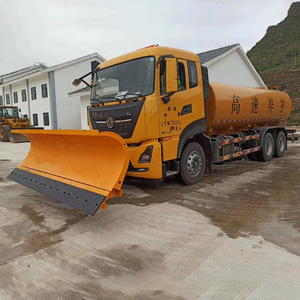 รถตักหิมะติดตั้งบนรถบรรทุก พร้อมเครื่องกำลังขับเคลื่อนสำหรับทำความสะอาดหิมะบนถนนในเขตเทศบาล - Product Image 4