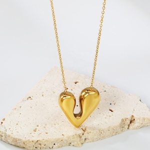 Collier pendentif irrégulier épais en acier inoxydable plaqué or 18 carats, motif cœur, idéal pour la Saint-Valentin, un cadeau populaire et élégant - Product Image 5