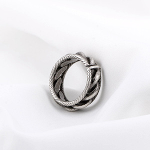 Anillo Abierto de Acero de Titanio Geométrico, Joyería Unisex con Diseño Desgastado - Product Image 3