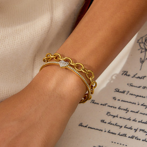 กำไลข้อมือรูปหัวใจ ชุบทอง 18K สแตนเลสประดับเพชรขาว ของขวัญเครื่องประดับสำหรับผู้หญิง - Product Image 3