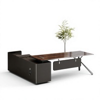 Meja Eksekutif Modern 1600mm E1 MDF CEO Boss Table Cat Berbasis Air Power Hub Perabot Kantor Manajer