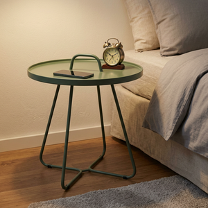 Mesa Auxiliar Moderna de Hierro con Bandeja Superior y Asa, Acabado con Recubrimiento en Polvo, Impermeable, Ecológica, Duradera, Fácil de Limpiar e Instalar, para Sala de Estar - Product Image 1