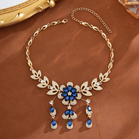 Parure de bijoux vintage en alliage de zinc avec fleurs, pierres naturelles et plaqué or, collier et boucles d'oreilles pour femme, idéale pour les occasions spéciales comme un anniversaire
