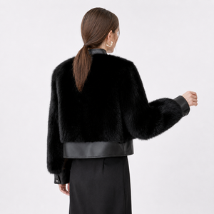Poncho Invernale da <span class=keywords><strong>Donna</strong></span> in Vera <span class=keywords><strong>Pelliccia</strong></span> di Volpe Nero Intenso, Antivento, Tinta Unita, con Fodera <span class=keywords><strong>Corta</strong></span> in Poliestere, Chiusura a Cerniera e Corsetto in Pelle - Product Image 4