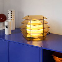 Mehrschichtige Acryl-Design Dekorative Nachttischlampe für Boutique-Hotel-Nachttische, Restaurant-Esstische, Hotelgästezimmer