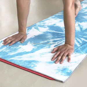 Serviette de yoga en daim personnalisée certifiée GRS, antidérapante avec points de préhension améliorés, douce et absorbante pour la gym, le Pilates et le Hot Yoga - Product Image 3