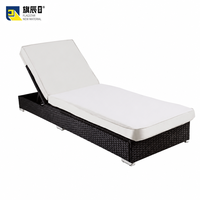 Chaise longue d'extérieur en osier avec dossier réglable, brun foncé