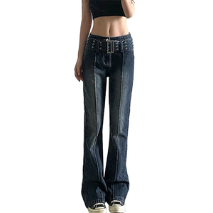 Pantalones vaqueros acampanados de cintura alta para mujer con logo personalizado al por mayor, color marrón, con cinturón de hebilla multiorificios, corte ajustado, estilo streetwear - Product Image 3